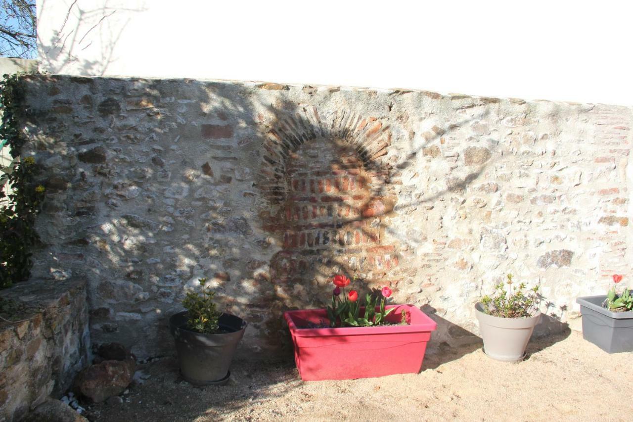 Chateau Besson Desertines  Exterior photo